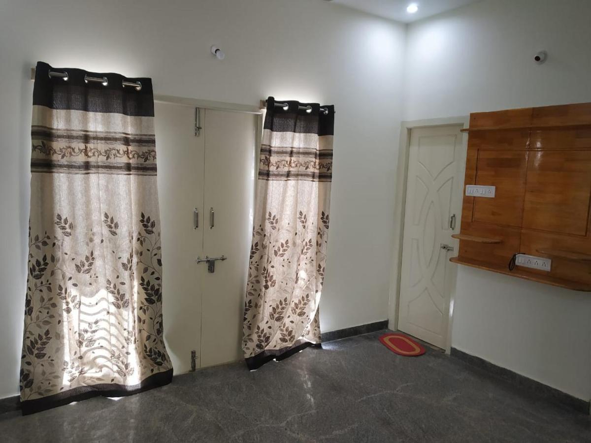 ילאגירי Thirumala Inn מראה חיצוני תמונה