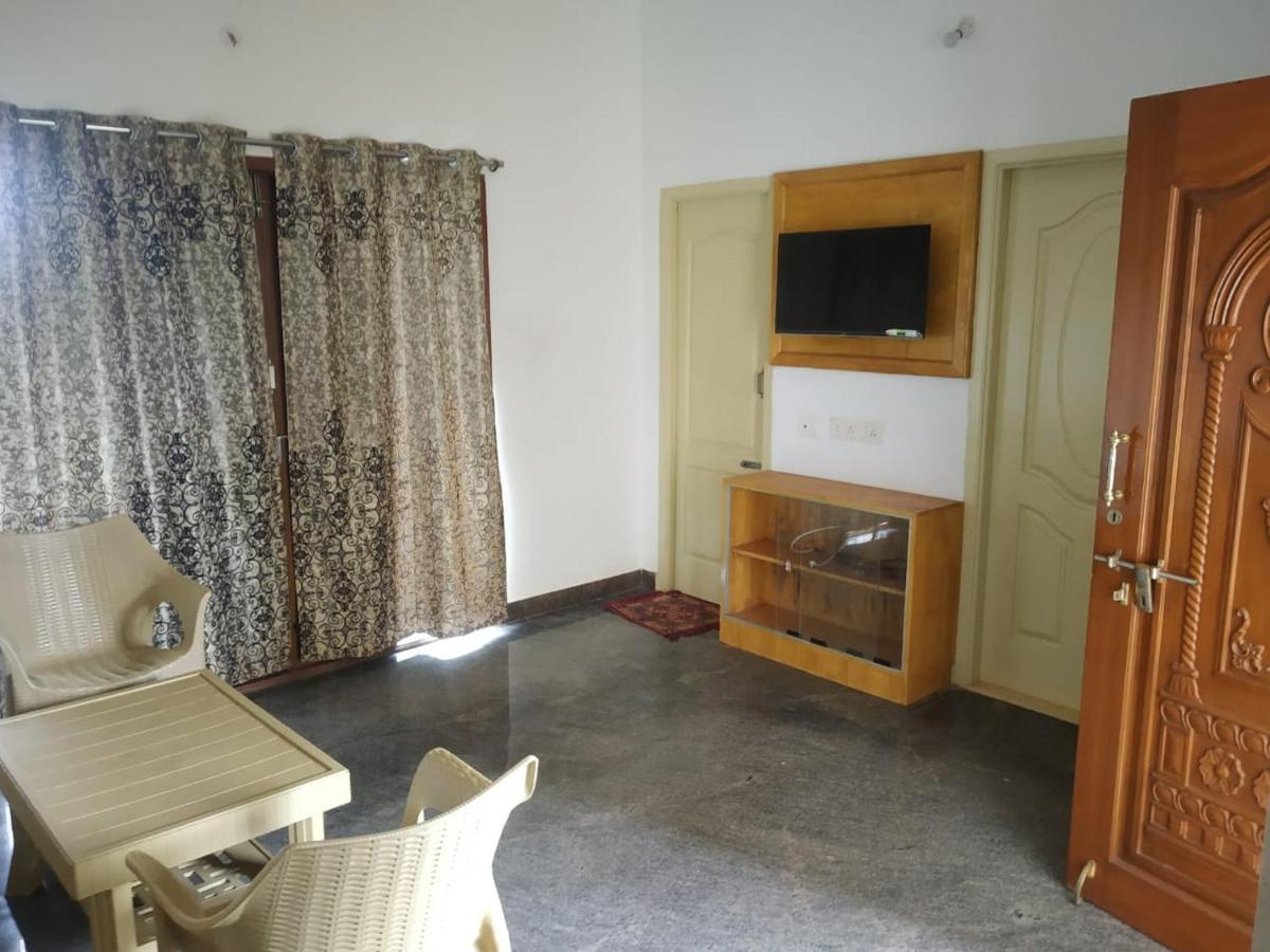ילאגירי Thirumala Inn מראה חיצוני תמונה