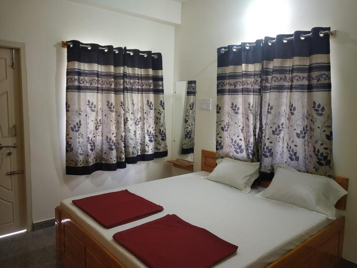 ילאגירי Thirumala Inn מראה חיצוני תמונה