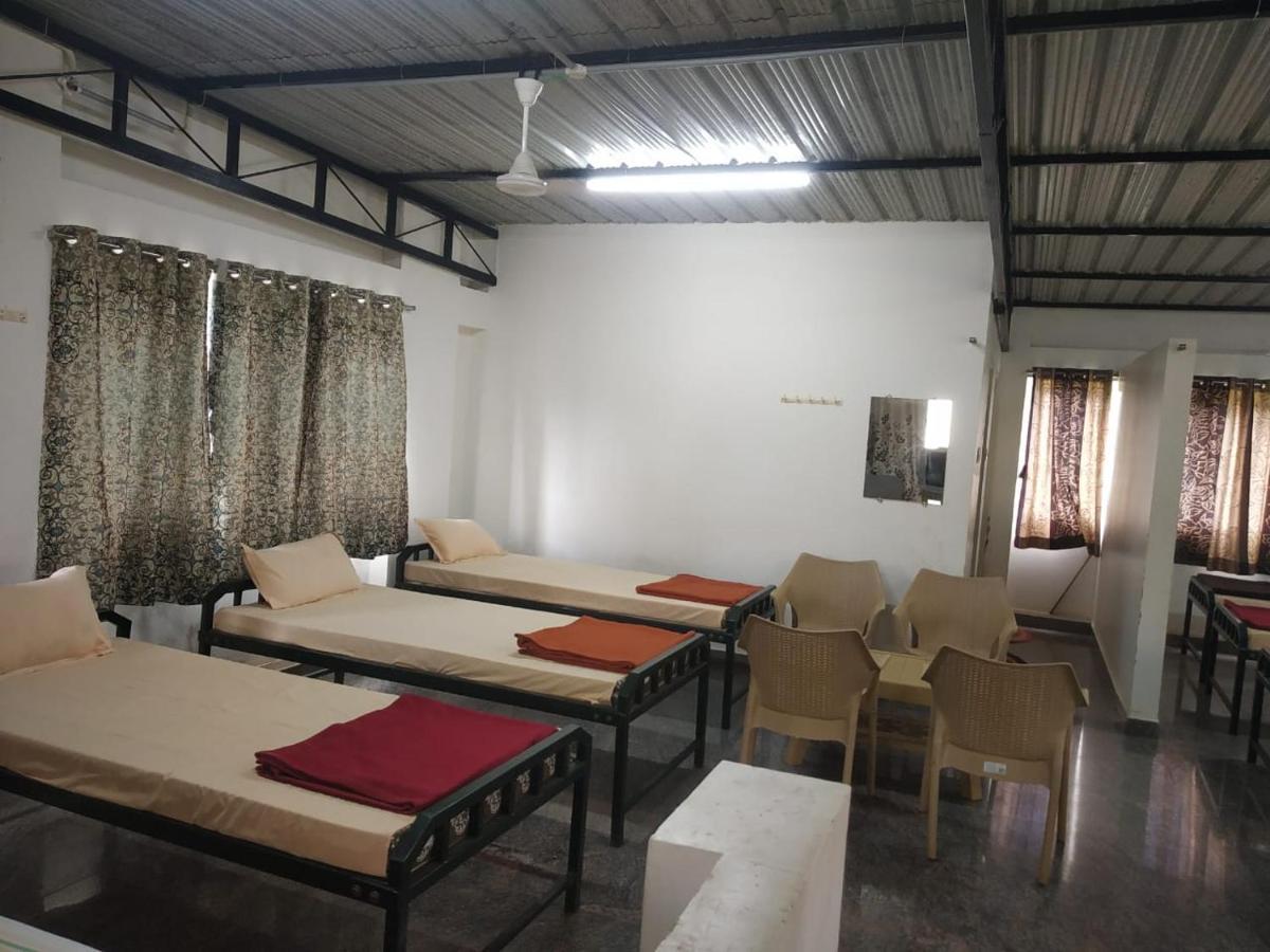 ילאגירי Thirumala Inn מראה חיצוני תמונה