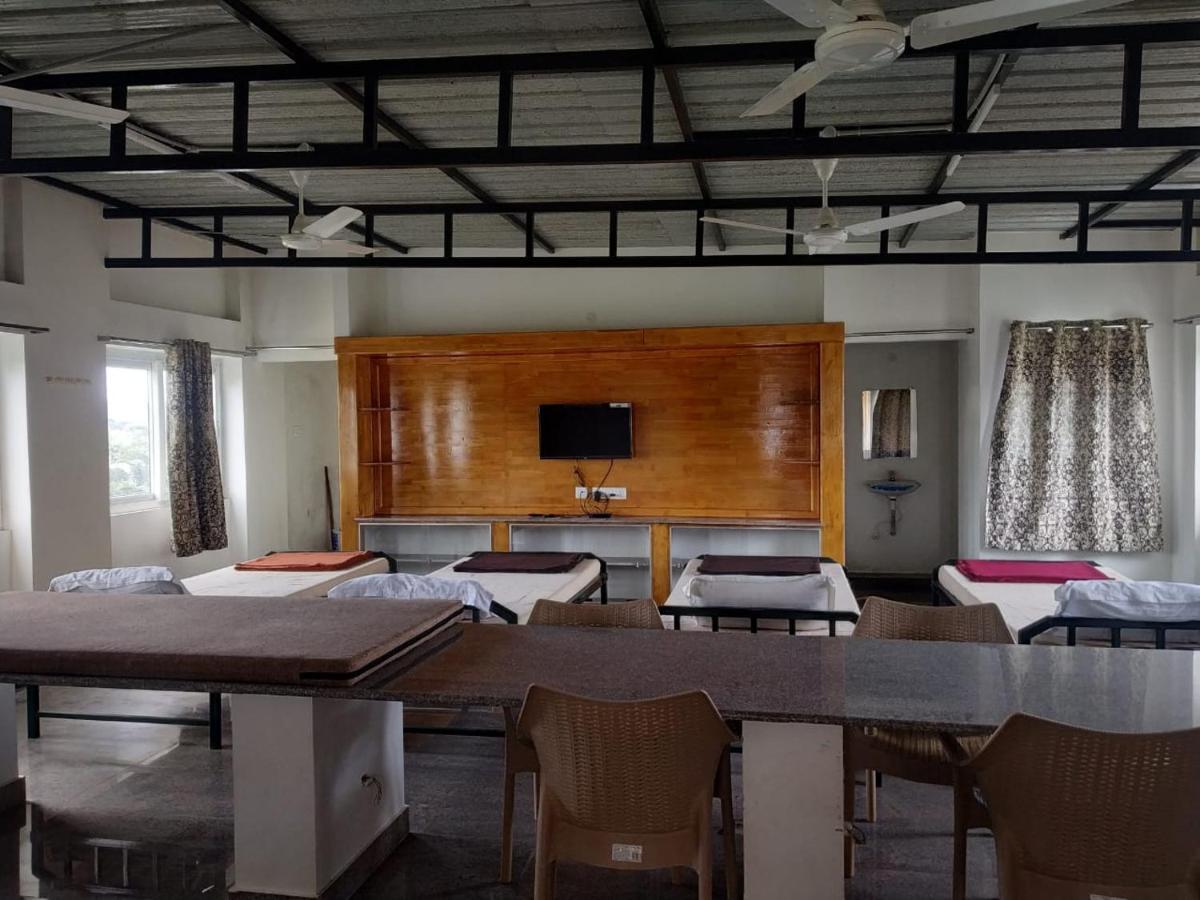 ילאגירי Thirumala Inn מראה חיצוני תמונה